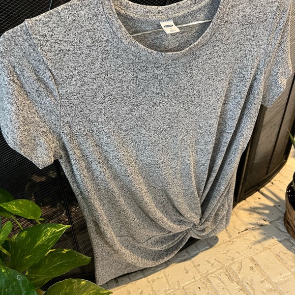 🌺2/$8🌺 Old Navy Twist Top - Picture 3 of 7